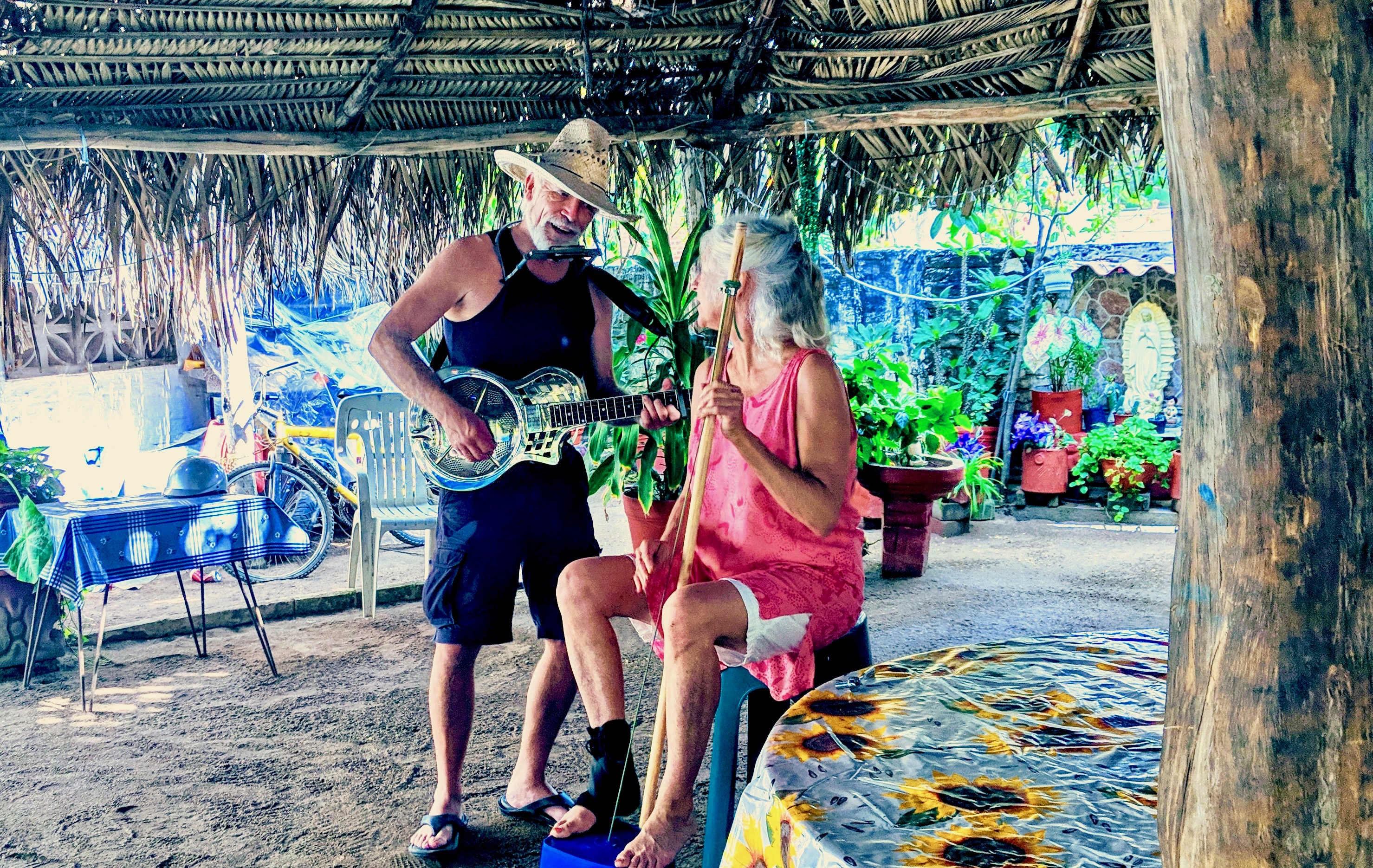  Warming up for a gig, Melaque, Mexico 